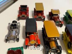 40 Vintage Lesney-Matchbox cars with29 Lesney yesteryear & 11 Vintage Matchboxs