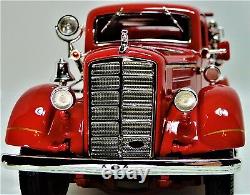 A Vintage Antique 1930s Fire Engine Truck 1 T Metal Model 24 Red Pickup Car 18