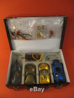 Carrying Case With 4 Vintage 1/24° Slot Car Revell Garvic Bz Cox