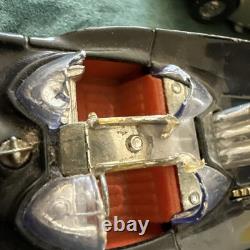 Corgi Toys James Bond 007 Aston Martin DB5 Silver Vintage Car And Batmobile