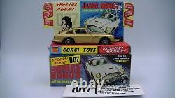 Corgi Toys James Bond 261 Vintage Aston Martin DB5 (Gold) Catapulting Figure