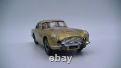 Corgi Toys James Bond 261 Vintage Aston Martin DB5 (Gold) Catapulting Figure