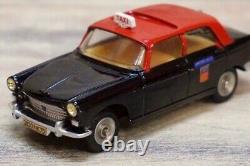 DINKY TOYS 1400 TAXI RADIO G7 404 PEUGEOT vintage minicar