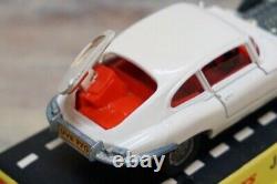 Dinky Toys 131 Jaguar'E' Type 2+2 vintage minicar