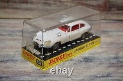 Dinky Toys 131 Jaguar'E' Type 2+2 vintage minicar