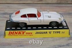 Dinky Toys 131 Jaguar'E' Type 2+2 vintage minicar