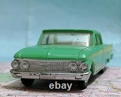 FORD FAIRLANE Vintage 143 scale model, Dinky toys 148 Made in England 1962