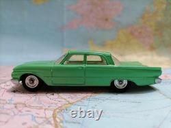 FORD FAIRLANE Vintage 143 scale model, Dinky toys 148 Made in England 1962