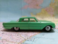 FORD FAIRLANE Vintage 143 scale model, Dinky toys 148 Made in England 1962