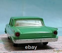 FORD FAIRLANE Vintage 143 scale model, Dinky toys 148 Made in England 1962
