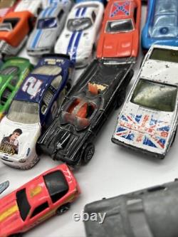 Huge Vtg Lot Of 102 Toy Cars Matchbox Hot Wheels & Others 60's 70's 80's & 90's