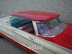ICHIKO 1960 Buick Invicta Tin Toy friction car Japan (17.5 inches/44cm)