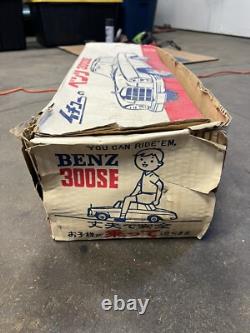 Ichiko 300se mercedes Tin Toy Car Vintage Made In japan