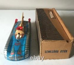 Lemezaru Gyar Holdauto Space Moon Car Craft Tinplate Battery Operated Working