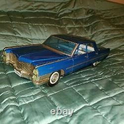NOMURA TOY COMPANY tinplate car CADILLAC Large 26 inches vintage toy Japan