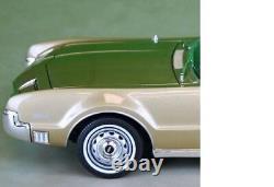 OLDS Oldsmobile Toronado Metal Model Classic Vintage Car Race Carousel Gold 442