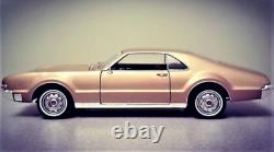 OLDS Oldsmobile Toronado Metal Model Classic Vintage Car Race Carousel Gold 442