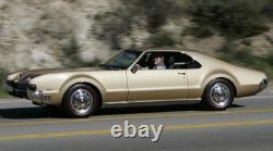 OLDS Oldsmobile Toronado Metal Model Classic Vintage Car Race Carousel Gold 442