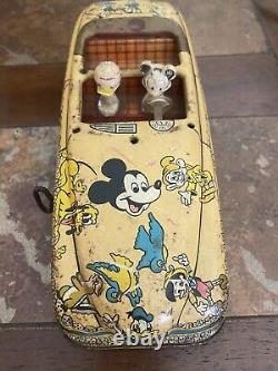 RARE WALT DISNEY Parade Roadster 1950 wind up car