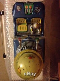 Rare Japan 1950's Tin Litho Battery Operated Moon Car Space Toy