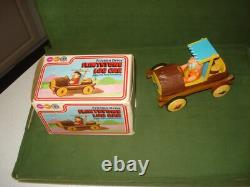 THE FLINTSTONES FRICTION DRIVE LOG CAR BY MARX TOYS 1977 withBOX MINTY RARE