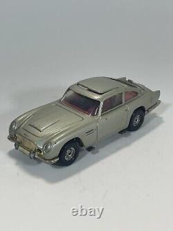 VINTAGE 1977 JAMES BOND 007 Aston Martin DB5 1965 CORGI with figure