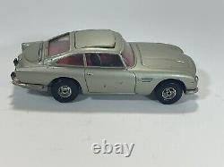 VINTAGE 1977 JAMES BOND 007 Aston Martin DB5 1965 CORGI with figure