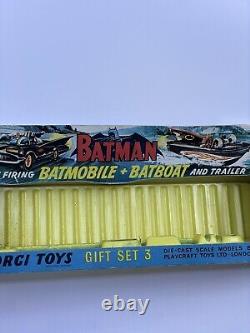 VINTAGE CORGI TOYS No 3 GIFT SET BATMOBILE and BATBOAT 1966