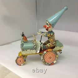 VINTAGE UNIQUE ART MFG. CO. ARTIE THE CLOWN Tin Wind Up Toy Car. 591-G