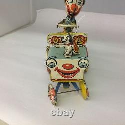 VINTAGE UNIQUE ART MFG. CO. ARTIE THE CLOWN Tin Wind Up Toy Car. 591-G