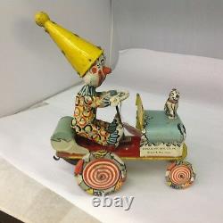 VINTAGE UNIQUE ART MFG. CO. ARTIE THE CLOWN Tin Wind Up Toy Car. 591-G