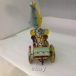 VINTAGE UNIQUE ART MFG. CO. ARTIE THE CLOWN Tin Wind Up Toy Car. 591-G