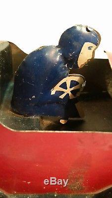 VINTAGE c. 1930s MARX METAL TOY EARLY RACE CAR AND DRIVER NO MOTOR 8 1/2
