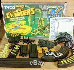 VTG 1987 TYCO Zero Gravity Cliff Hangers NITE GLOW Slot Car Set With Box