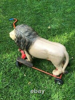 Very Rare Vintage 1950s Triang Lines Bros Pull along Lion walker- Pedal Car Leo