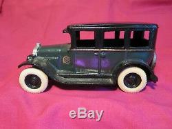 Vintage 1928 1929 Arcade cast iron chevy sedan chevrolet toy car 1930