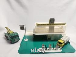 Vintage 1961 Lesney Matchbox MG-1 BP Service Station with Pumps 2 Vehicles Sign