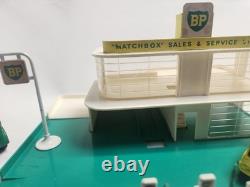 Vintage 1961 Lesney Matchbox MG-1 BP Service Station with Pumps 2 Vehicles Sign