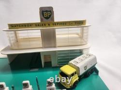 Vintage 1961 Lesney Matchbox MG-1 BP Service Station with Pumps 2 Vehicles Sign