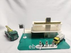 Vintage 1961 Lesney Matchbox MG-1 BP Service Station with Pumps 2 Vehicles Sign
