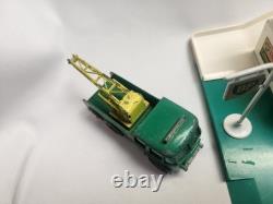 Vintage 1961 Lesney Matchbox MG-1 BP Service Station with Pumps 2 Vehicles Sign