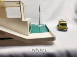 Vintage 1961 Lesney Matchbox MG-1 BP Service Station with Pumps 2 Vehicles Sign