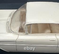 Vintage AMT 1959 Pontiac Bonneville Hardtop 1/25 Scale Model Dealer Promotional