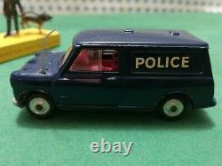 Vintage B. M. C. Mini Police Van With Tracker Dog 1/43 Corgi toys 448 Nmib