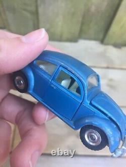 Vintage Dinky Toys Car 129 Volkswagen VW Beetle 1300 sedan painted silver base