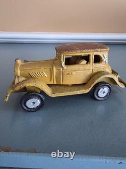 Vintage Hubley / Other Cast iron SEDAN Car 3 1/2 Long