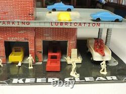 Vintage Marx Tin Litho Gas Station Building & Accessories Pumps Cars Trucks Men