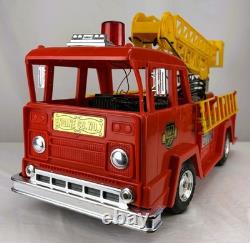 Vintage Marx Toys The Big Alarm Fire Truck Engine No 7 with Box & Figures 5140