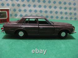 Vintage Toyota Crown Royal Saloon 1/40 G-135 Diapet Yonezawa toys 01537