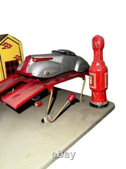 Vtg 1930s Marx ROADSIDE REST SERVICE STATION Tin Toy Marx Coupe Car